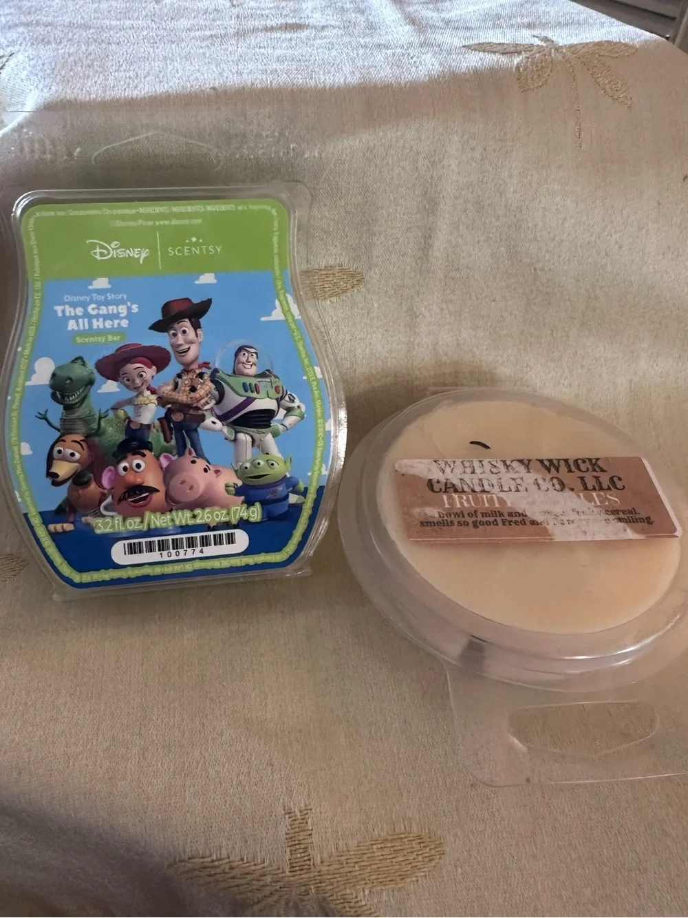 Scentsy Disney Toy Story The Gang’s All Here + Whiskey Wick Fruity Wax Melt Bar.